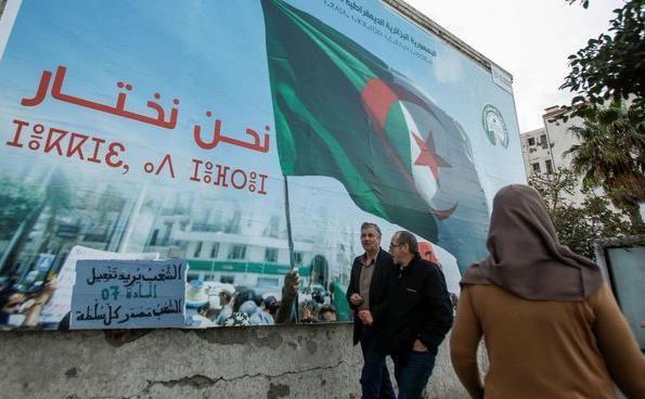 پارلمان الجزایر پیش نویس قانون اساسی جدید این کشور را تصویب مجلس الجزایر پیش نویس قانون اساسی جدید این کشور را تصویب کرد