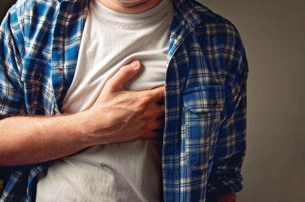این درد نشانه بیماری قلبی است ، آیا درد قفسه سینه ارتباطی با مسائل قلبی دارد؟ ، علائم سکته قلبی هنگام رانندگی را بشناسید